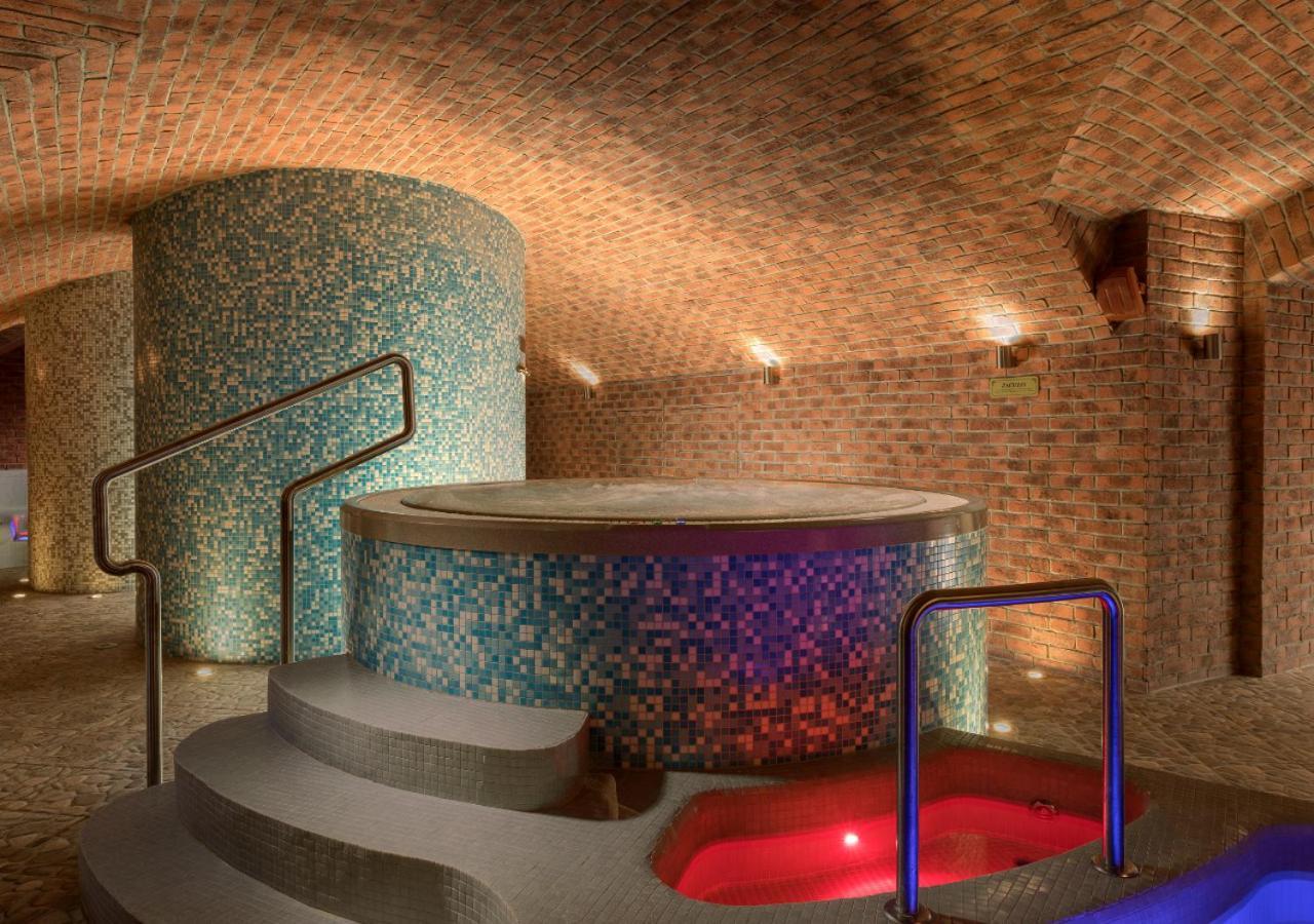 Hotel Gino Park Palace Považská Bystrica Dış mekan fotoğraf