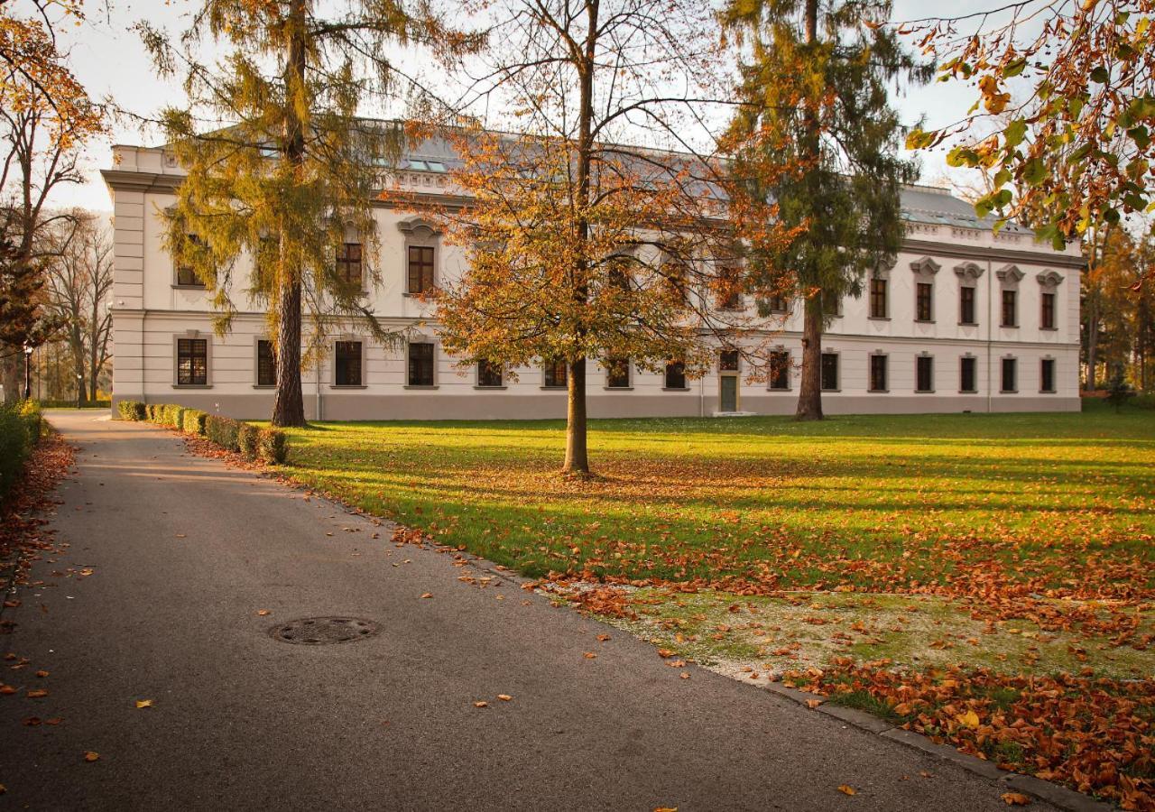 Hotel Gino Park Palace Považská Bystrica Dış mekan fotoğraf