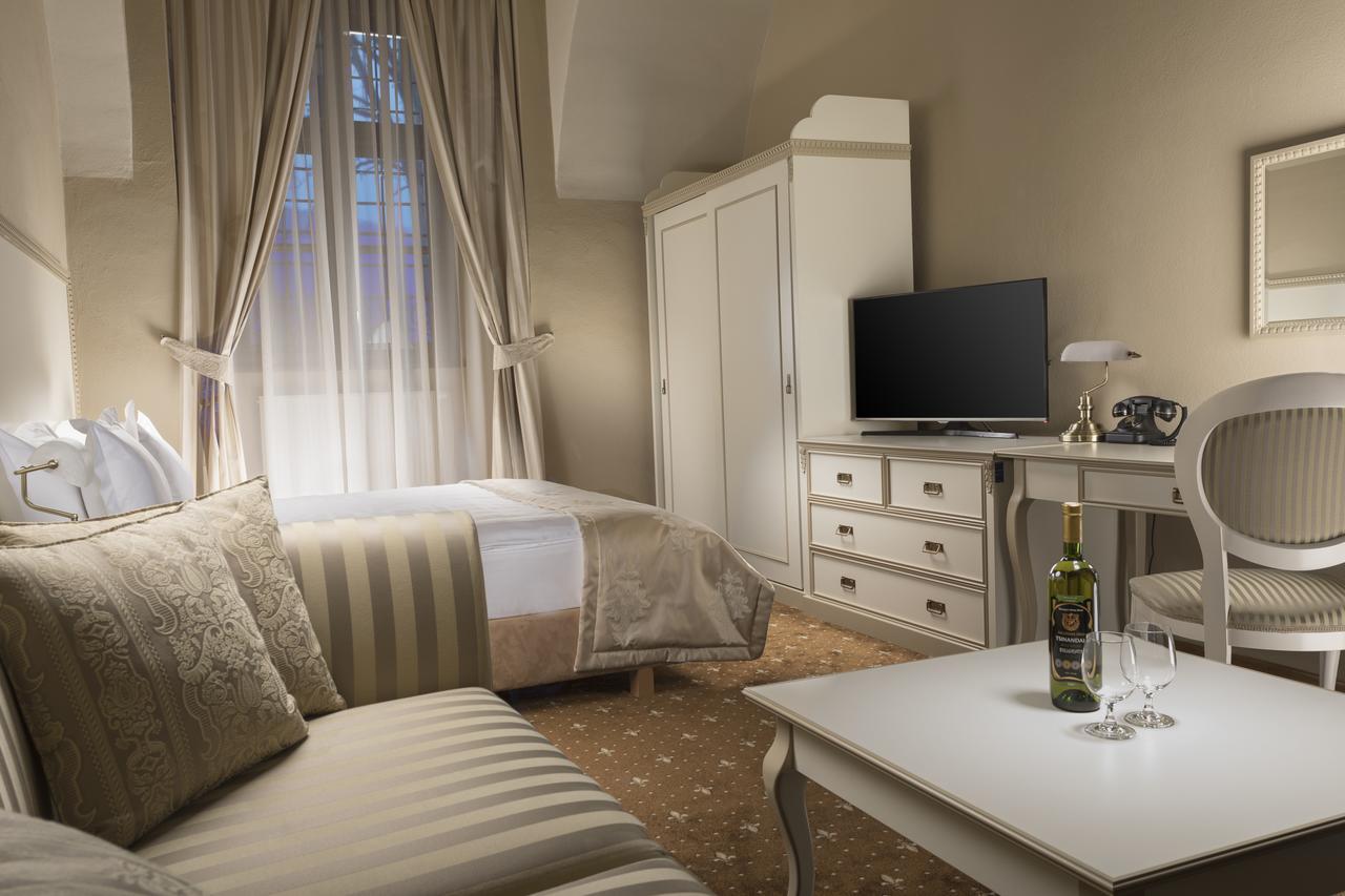 Hotel Gino Park Palace Považská Bystrica Dış mekan fotoğraf
